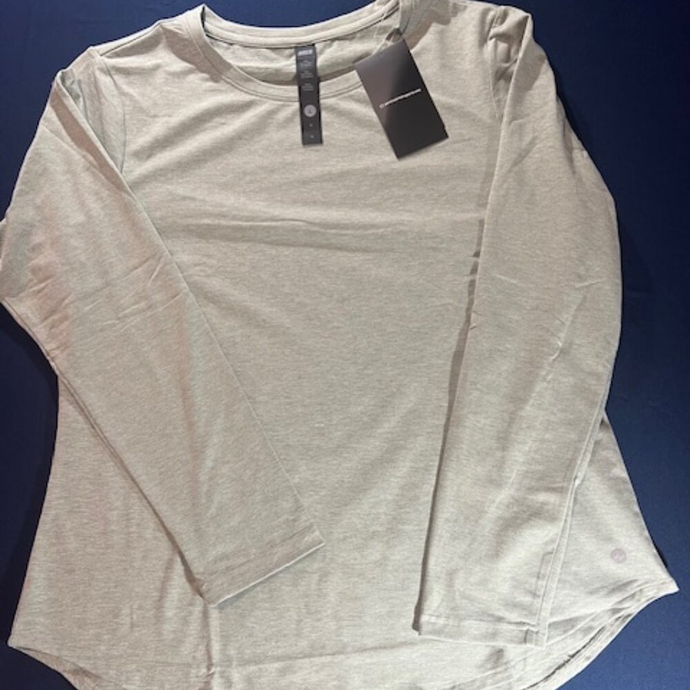 MIER men's long-sleeve crewneck t-shirt  curved hem, signature fit.